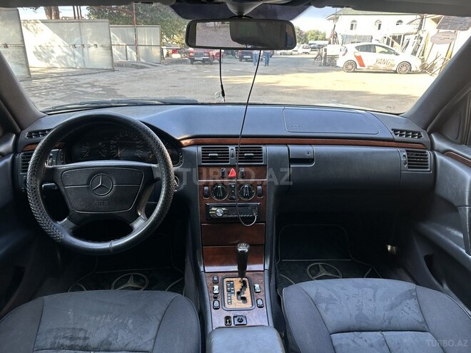 Mercedes E 240 1998, 321,123 km - 2.4 l - Bakı