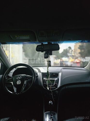 Hyundai Accent 2011, 300,000 km - 1.6 l - Bakı