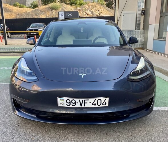 Tesla Model 3-1