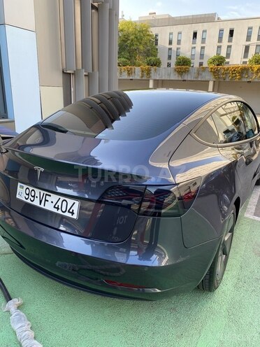 Tesla Model 3-5