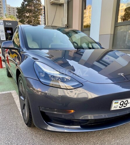 Tesla Model 3-3