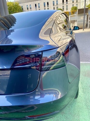 Tesla Model 3-7