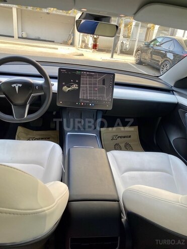 Tesla Model 3-9