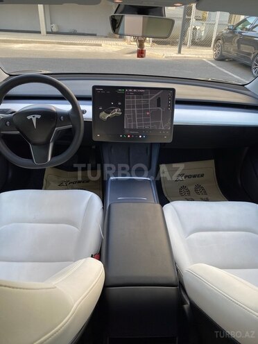 Tesla Model 3-11