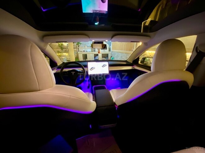 Tesla Model 3-12