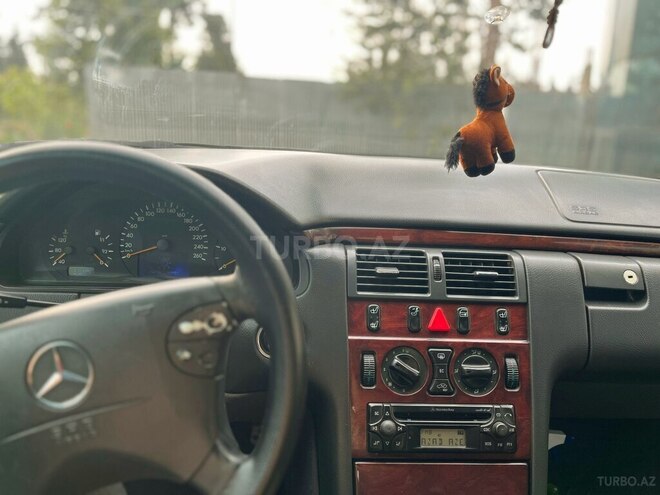 Mercedes E 220 d 2000, 680,000 km - 2.2 л - İmişli
