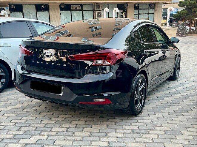 Hyundai Elantra-4