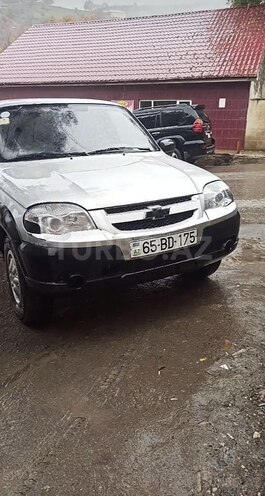 Chevrolet Niva 2012, 200,000 km - 1.7 l - Yardımlı