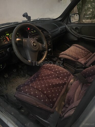 Chevrolet Niva 2012, 200,000 km - 1.7 l - Yardımlı