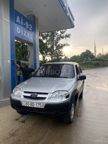 Chevrolet Niva 2012, 200,000 km - 1.7 l - Yardımlı