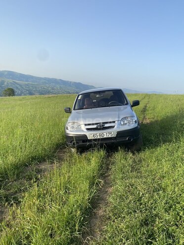 Chevrolet Niva 2012, 200,000 km - 1.7 l - Yardımlı