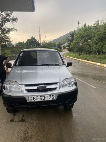 Chevrolet Niva 2012, 200,000 km - 1.7 l - Yardımlı