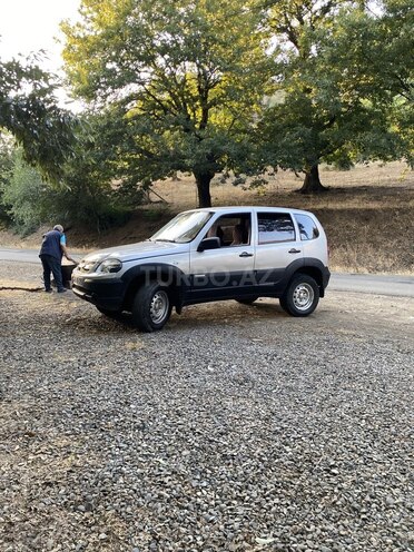 Chevrolet Niva 2012, 200,000 km - 1.7 l - Yardımlı