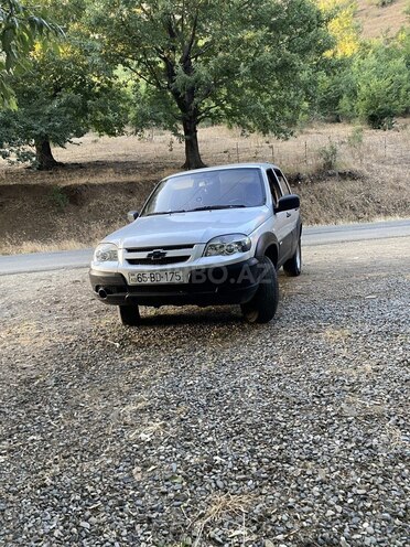 Chevrolet Niva 2012, 200,000 km - 1.7 l - Yardımlı