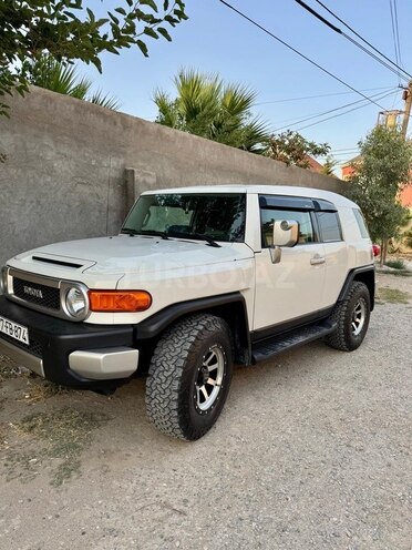 Toyota FJ Cruiser 2008, 175,000 km - 4.0 л - Bakı