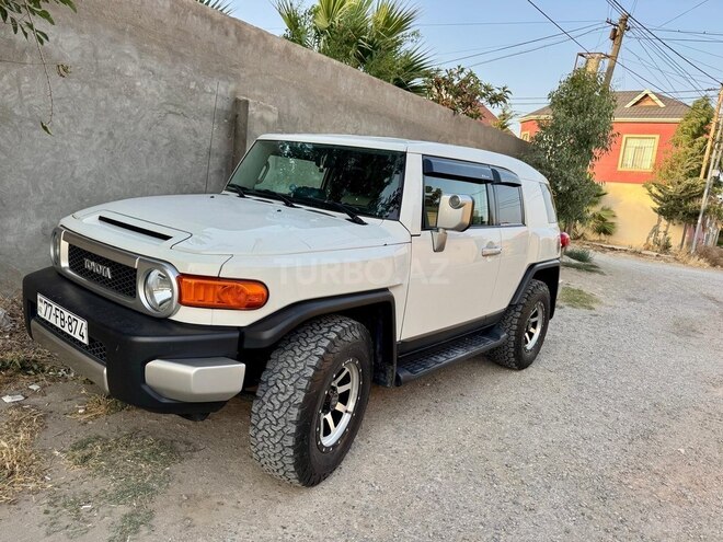 Toyota FJ Cruiser 2008, 175,000 km - 4.0 л - Bakı