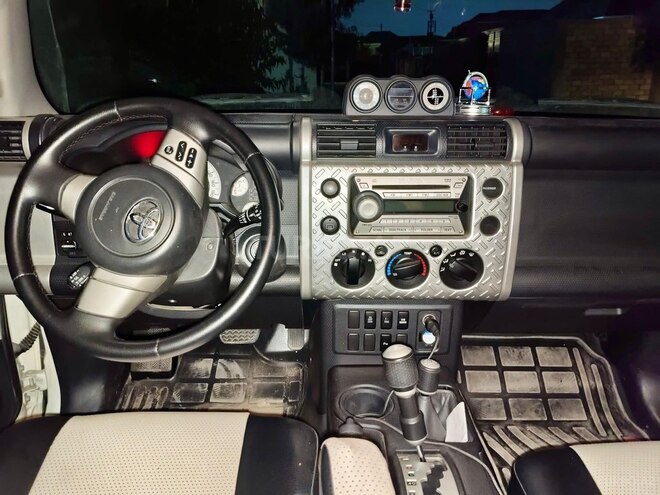 Toyota FJ Cruiser 2008, 175,000 km - 4.0 л - Bakı