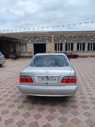 Mercedes E 240 2000, 178,000 km - 2.4 l - Gəncə