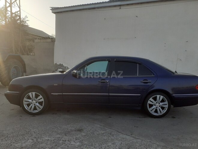 Mercedes E 220 d 1999, 300,800 km - 2.2 л - İmişli