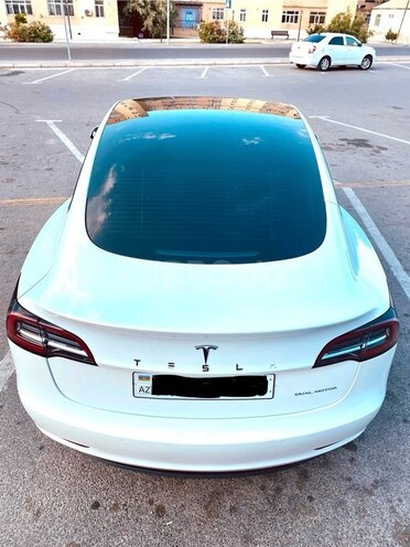 Tesla Model 3-8