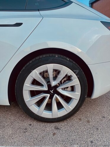 Tesla Model 3-6