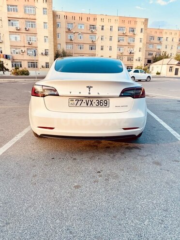 Tesla Model 3-14