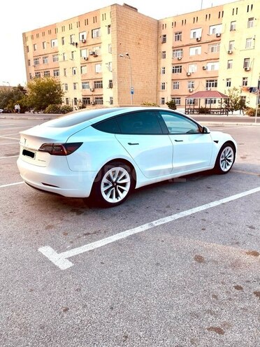 Tesla Model 3-12