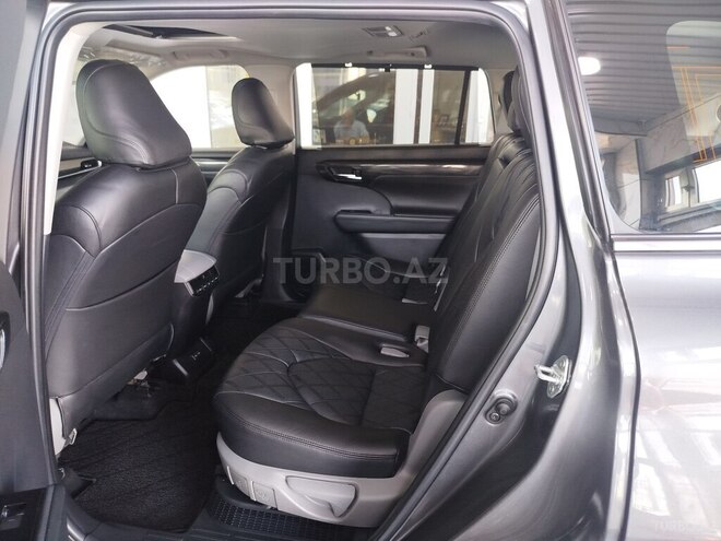 Toyota Highlander 2023, 27,000 km - 2.5 l - Bakı