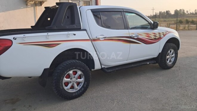 Mitsubishi L200 2010, 332,000 km - 2.5 l - Bakı