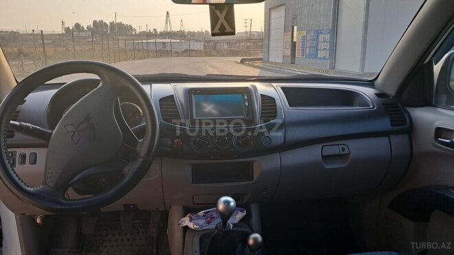 Mitsubishi L200 2010, 332,000 km - 2.5 l - Bakı