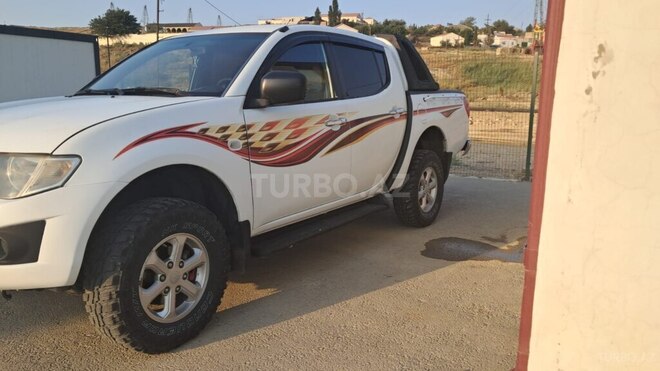 Mitsubishi L200 2010, 332,000 km - 2.5 l - Bakı
