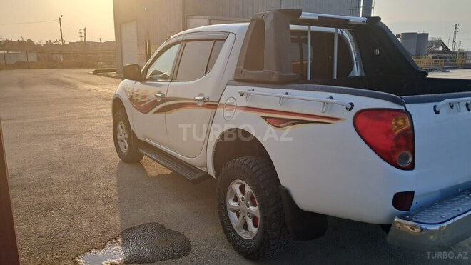 Mitsubishi L200 2010, 332,000 km - 2.5 l - Bakı