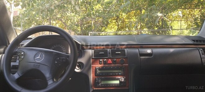 Mercedes E 270 2000, 350,000 km - 2.7 l - Bakı