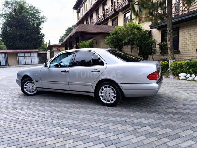 Mercedes E 240 1998, 395,000 km - 2.4 l - Masallı