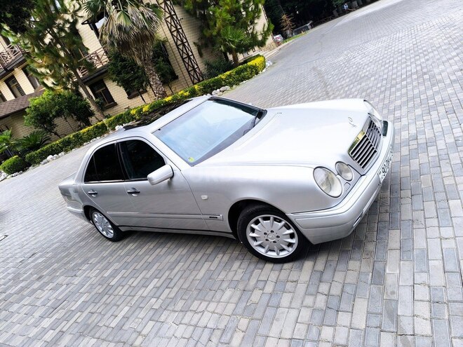 Mercedes E 240 1998, 395,000 km - 2.4 l - Masallı