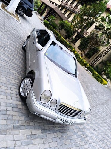 Mercedes E 240 1998, 395,000 km - 2.4 l - Masallı