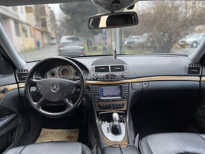 Mercedes E 320-9