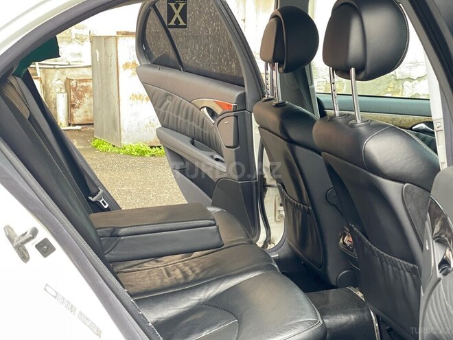Mercedes E 320-11
