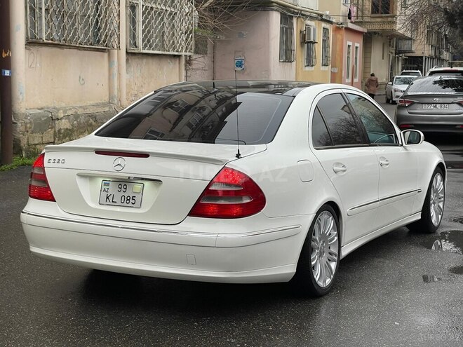 Mercedes E 320-3