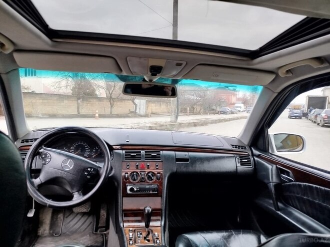 Mercedes E 280 1999, 223,344 km - 2.8 l - Quba