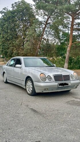 Mercedes E 280 1999, 223,344 km - 2.8 l - Quba