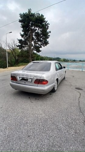 Mercedes E 280 1999, 223,344 km - 2.8 l - Quba
