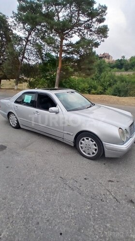Mercedes E 280 1999, 223,344 km - 2.8 l - Quba