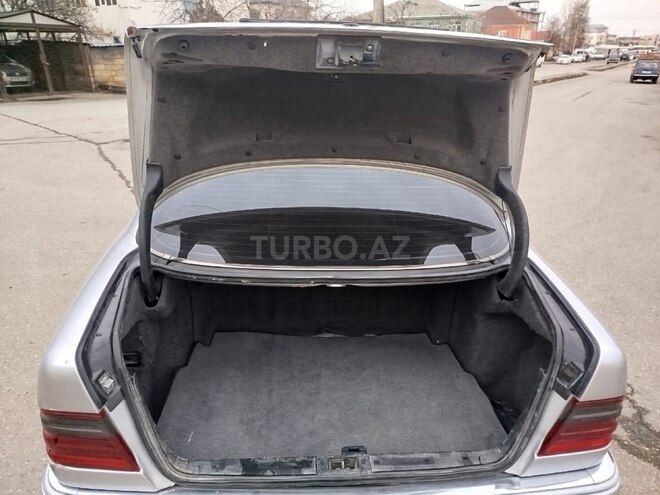 Mercedes E 280 1999, 223,344 km - 2.8 l - Quba