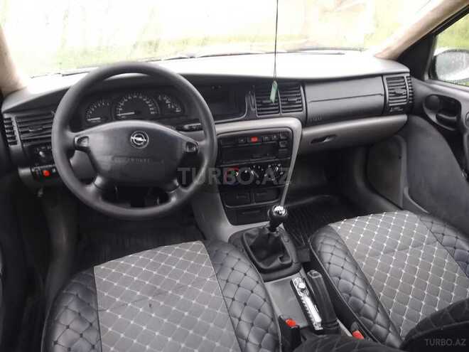 Opel Vectra 1996, 235,741 km - 1.8 l - Quba