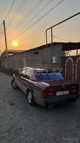 Mercedes 190 1992, 380,000 km - 2.0 l - Salyan