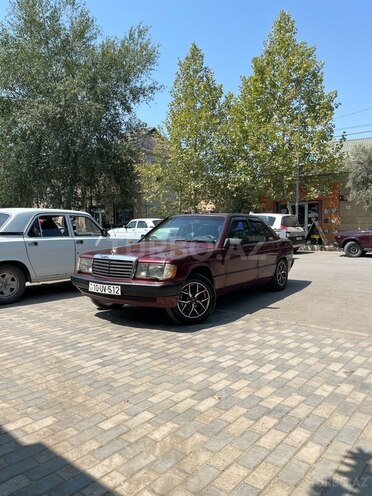 Mercedes 190 1992, 380,000 km - 2.0 l - Salyan