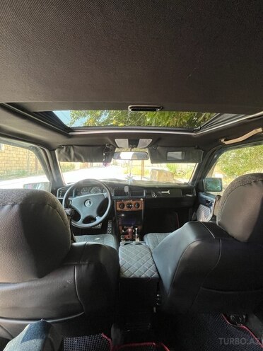 Mercedes 190 1992, 380,000 km - 2.0 l - Salyan