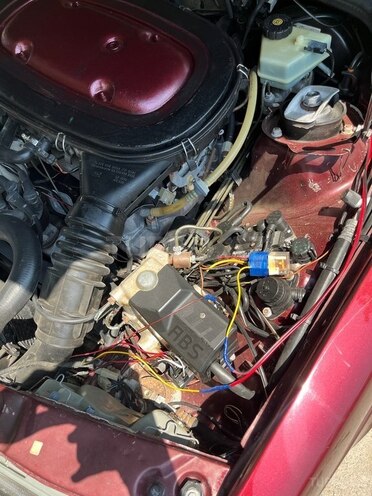 Mercedes 190 1992, 380,000 km - 2.0 l - Salyan