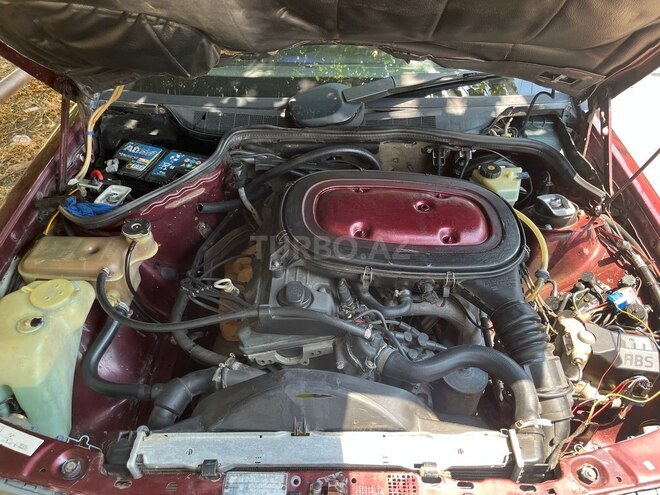 Mercedes 190 1992, 380,000 km - 2.0 l - Salyan